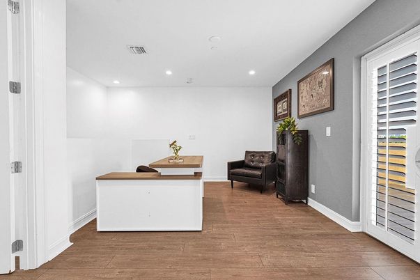 Interior, Recessed Lighting, Wood Texture Flooring