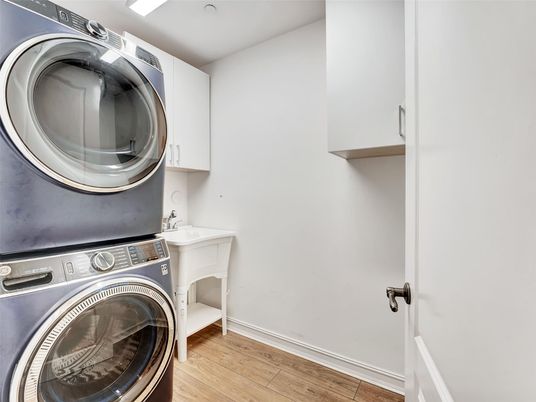 Interior, Utility Closets, Washer, Wood Texture Flooring