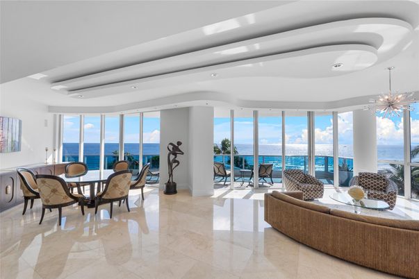 Dining room, Interior, Pendant Lights, Recessed Lighting, Water