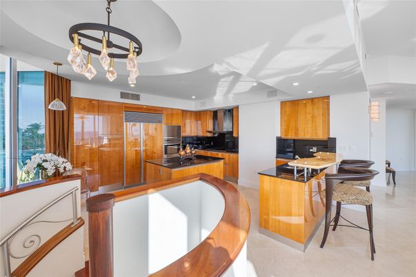Chandelier, Dining room, Interior, Kitchen, Pendant Lights, Recessed Lighting, Stainless Steel Appliances