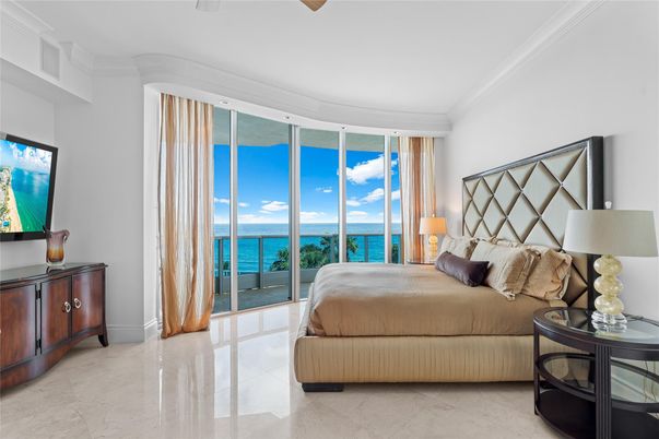 Bedroom, Interior, Water