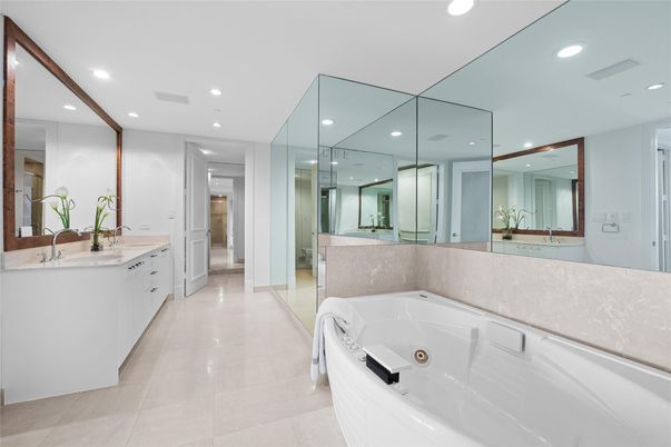 Bathroom, Dual Sink Vanities, Free Standing Baths, Interior, Recessed Lighting