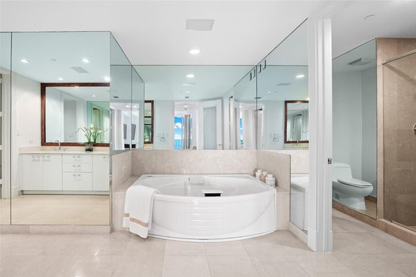 Bathroom, Interior, Recessed Lighting