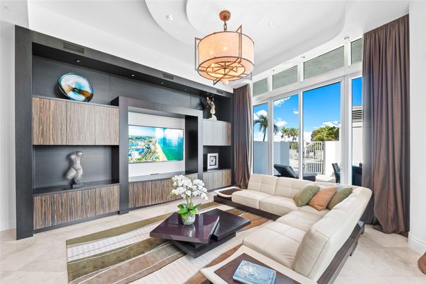 Interior, Living room, Pendant Lights, Recessed Lighting