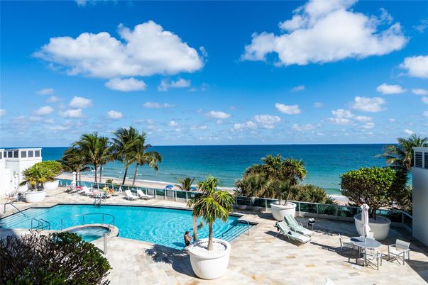 Exterior, Pool, Water