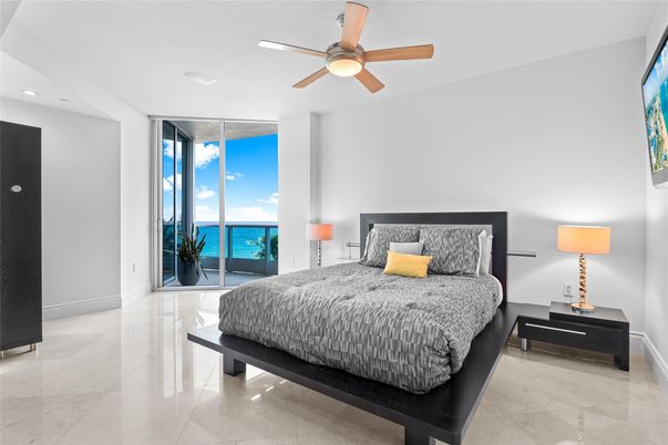 Bedroom, Interior, Recessed Lighting, Water
