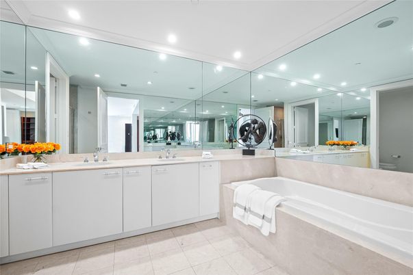 Bathroom, Dual Sink Vanities, Interior, Recessed Lighting