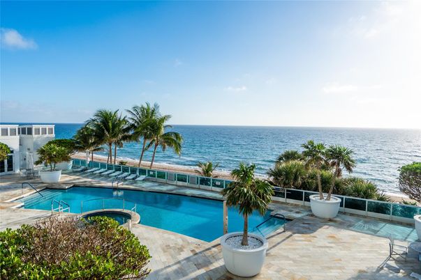 Exterior, Pool, Water