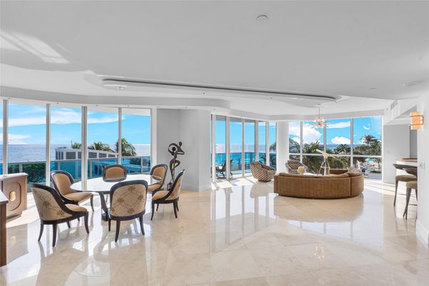 Dining room, Interior, Pendant Lights, Recessed Lighting, Water