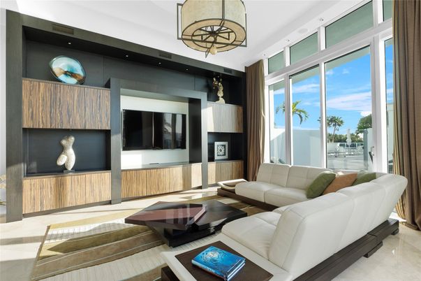 Interior, Living room, Water