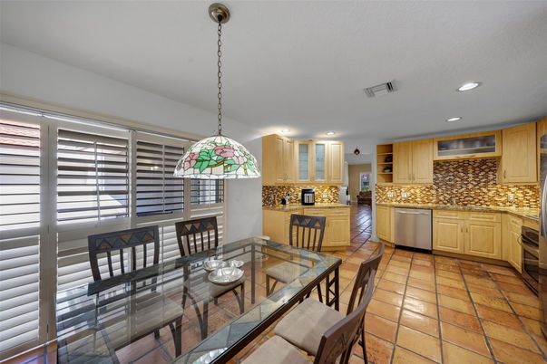 Dining room, Interior, Kitchen, Pendant Lights, Recessed Lighting, Stainless Steel Appliances