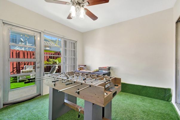 Game Room, Interior