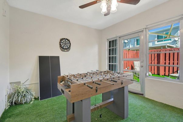 Game Room, Interior
