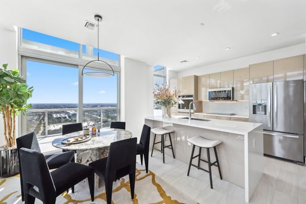 Dining room, Interior, Kitchen, Pendant Lights, Recessed Lighting, Stainless Steel Appliances