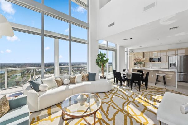 Dining room, Interior, Kitchen, Living room, Pendant Lights, Recessed Lighting, Stainless Steel Appliances