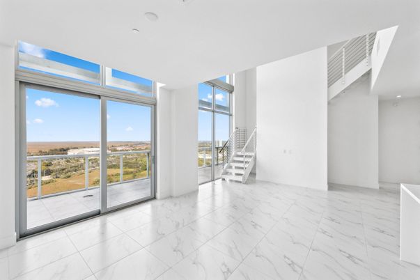 Empty room, Interior, Marble, Recessed Lighting