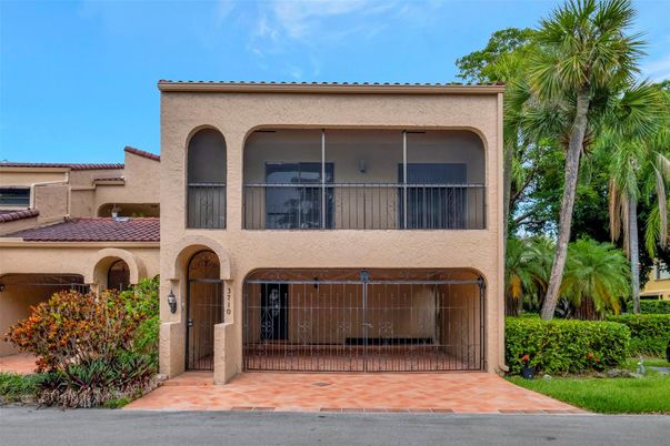 Exterior, Facade, Mediterranean