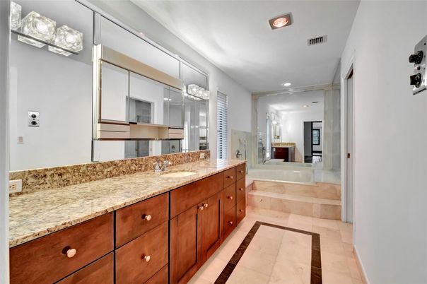 Bathroom, Dual Sink Vanities, Interior, Recessed Lighting