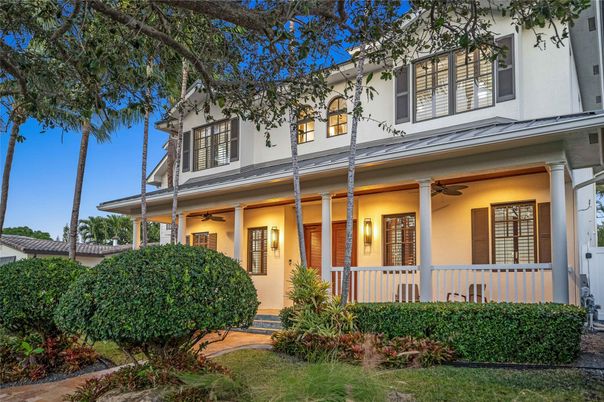 Exterior, Facade, American Foursquare