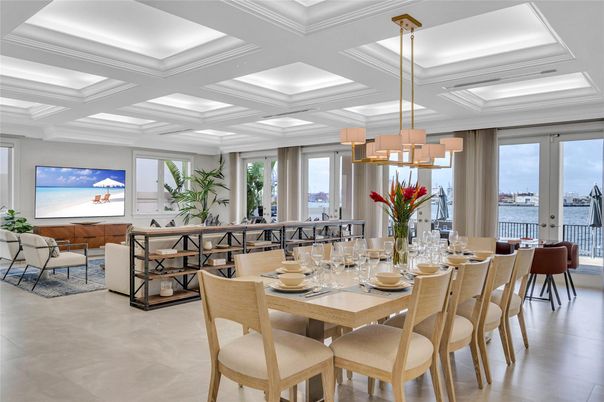 Chandelier, Dining room, Interior, Living room, Recessed Lighting, Water