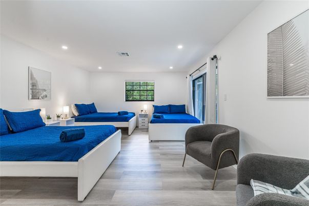 Bedroom, Interior, Living room, Recessed Lighting, Wood Texture Flooring