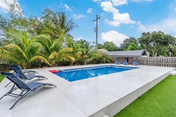 Exterior, Pool