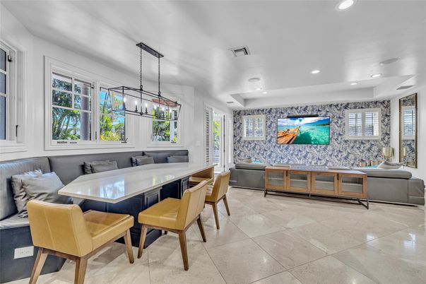 Dining room, Interior, Pendant Lights, Recessed Lighting