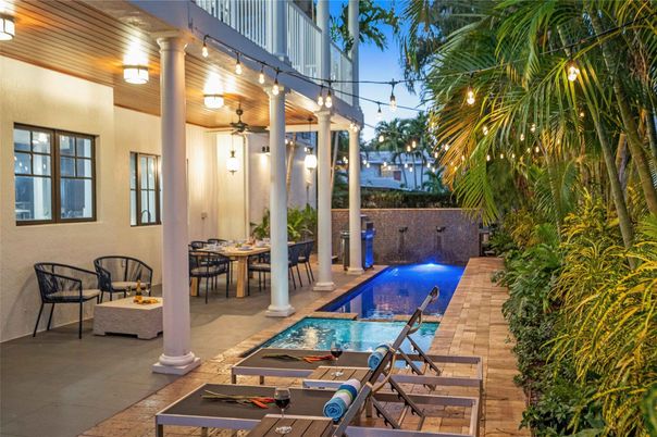Exterior, Pool
