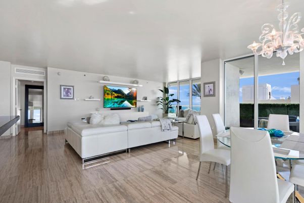 Chandelier, Dining room, Interior, Living room, Wood Texture Flooring