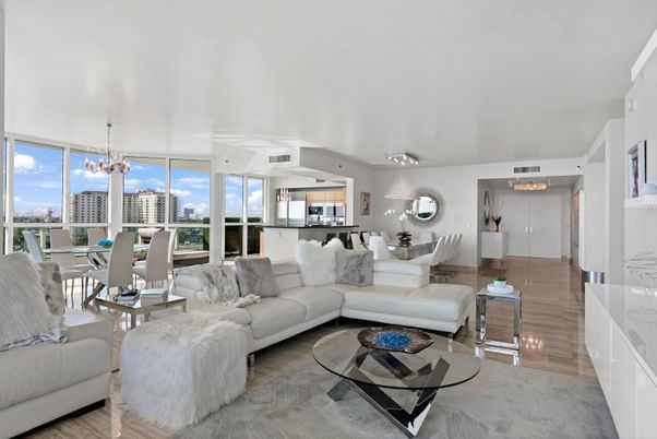 Chandelier, Dining room, Interior, Living room, Pendant Lights, Wood Texture Flooring