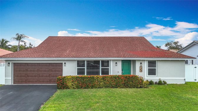 Attached, Exterior, Facade, Ranch