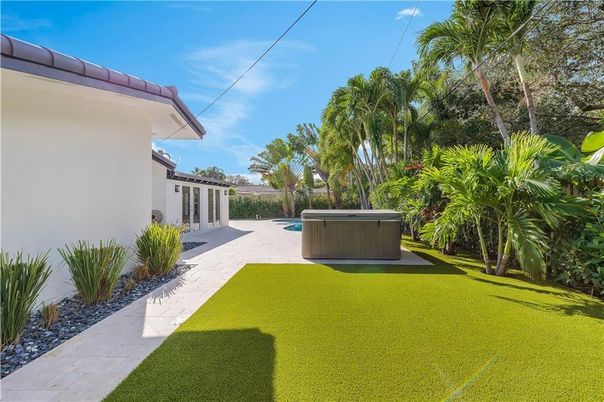Backyard, Exterior, Hot Tub