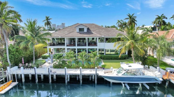 Exterior, Lake