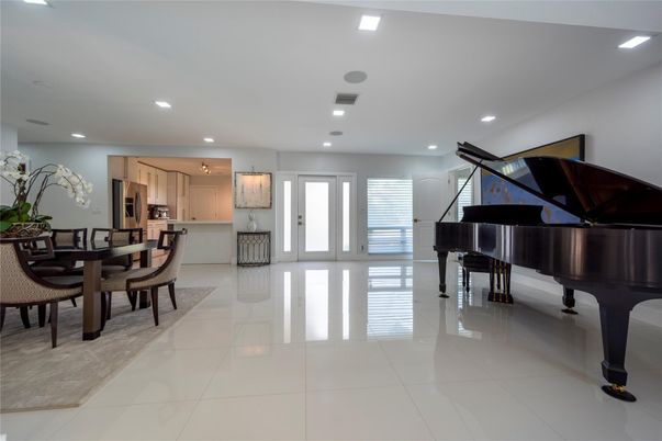 Dining room, Interior, Kitchen, Piano, Recessed Lighting
