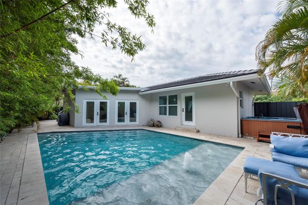 Exterior, Hot Tub, Pool