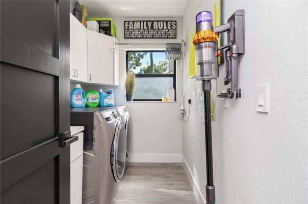 Interior, Washer, Wood Texture Flooring