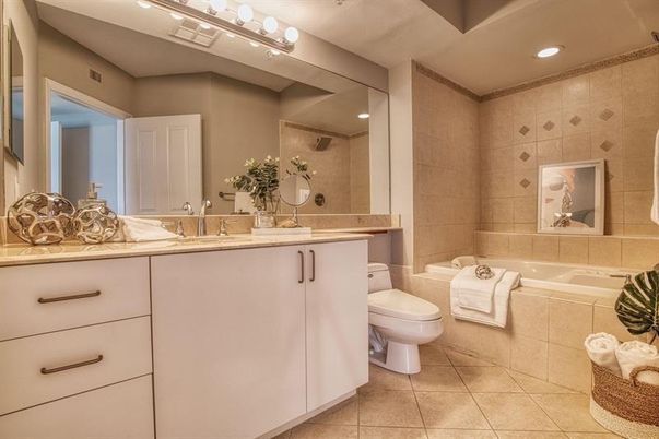 Bathroom, Interior, Recessed Lighting