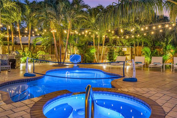 Exterior, Pool