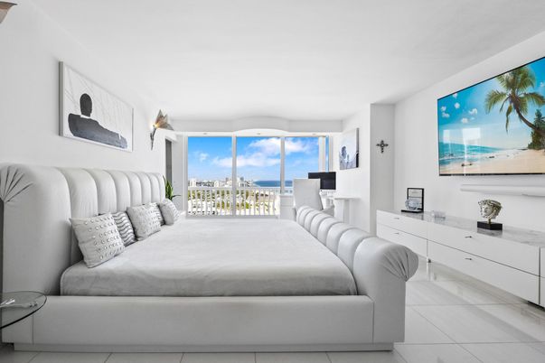Bedroom, Interior, Water