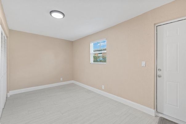 Empty room, Interior