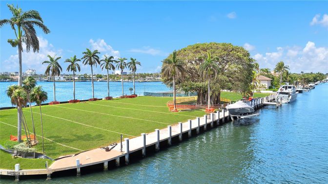 Exterior, Lake