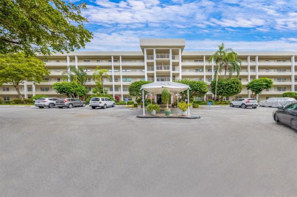 Exterior, Facade, Condo Building