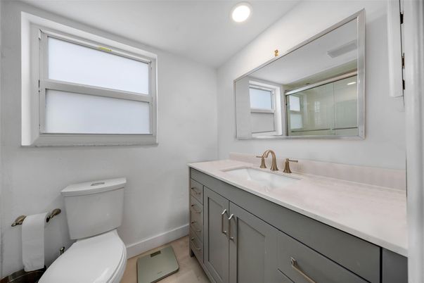 Bathroom, Interior, Recessed Lighting