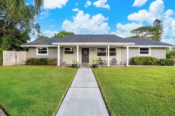 Exterior, Facade, Ranch