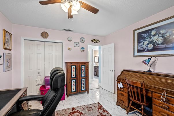 Home Office, Interior