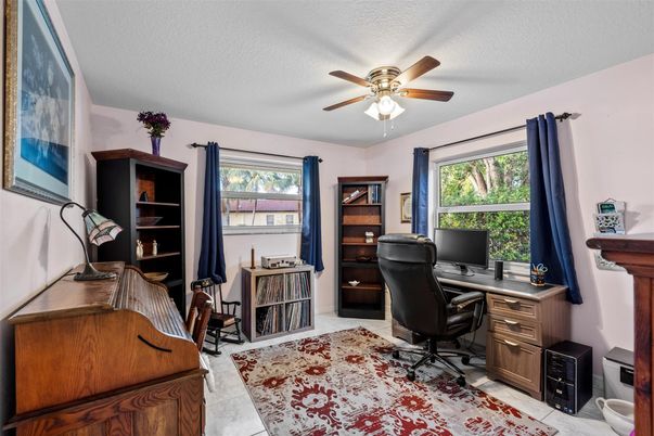 Home Office, Interior