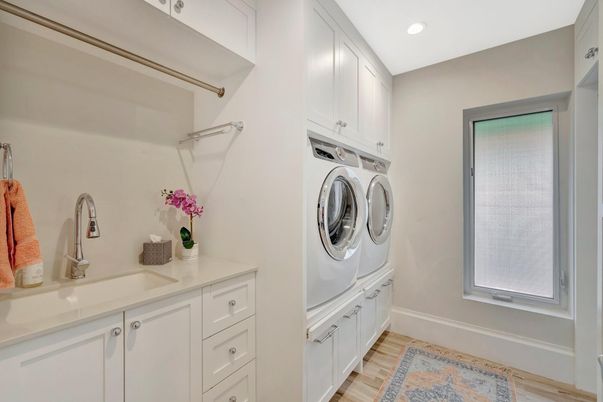 Interior, Recessed Lighting, Washer, Wood Texture Flooring