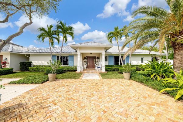 Exterior, Facade, Ranch