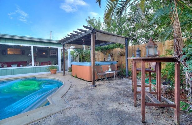 Exterior, Hot Tub