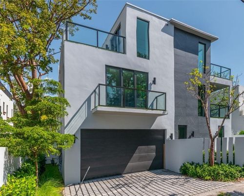Attached, Exterior, Facade, Modern